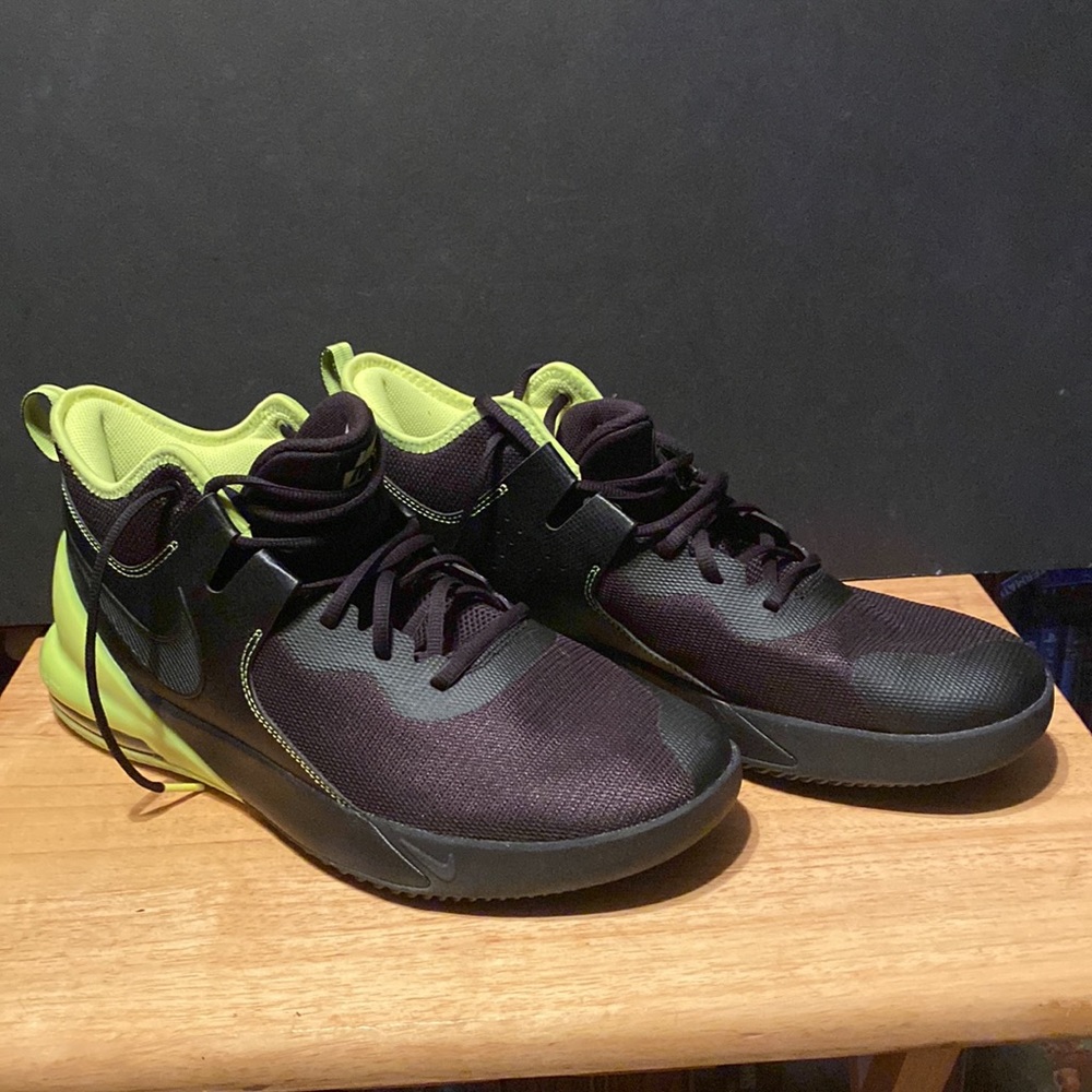 Nike airmax shoes sorry no box